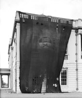 In 1962 the ensign was draped over the parapet of the Queen's House for photography