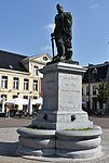 Statue of Egmont, market square, Zottegem (bronze)