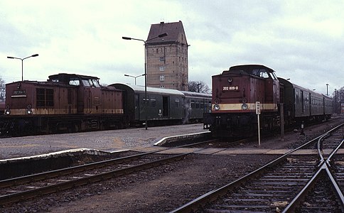 Bahnhof Pritzwalk am 11. Januar 1993, Zug der Bahnstrecke Wittstock (Dosse) nach Pritzwalk.