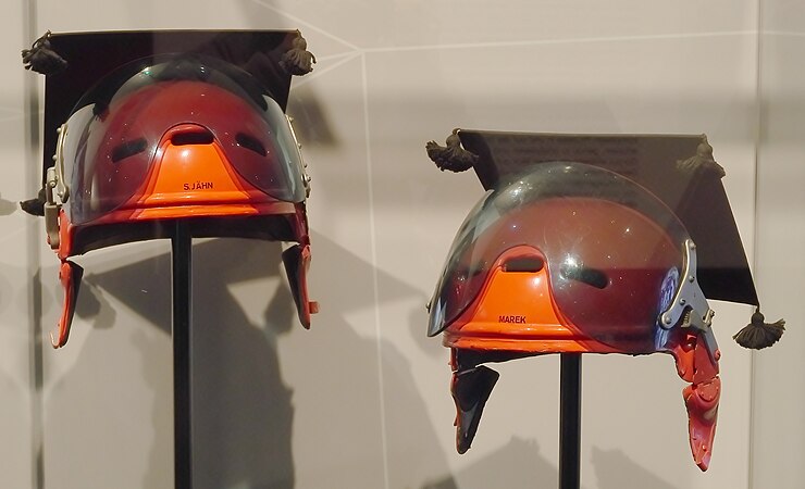 Square academic caps made with helmets of the Nationale Volksarmee of Sigmund Jähn and Karl-Heinz Marek (1983)