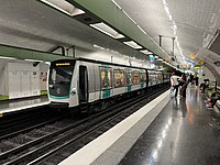 MF 01 rolling stock on Line 9
