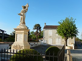 The war memorial and town hall in Dœuil-sur-le-Mignon
