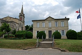 The church and town hall in Lignan-de-Bordeaux