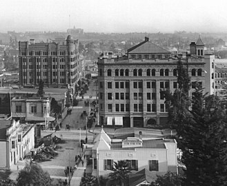 View from Bunker Hill to Bradbury Building and the Stimson Block at 3rd & Spring. The Pan American Lofts had not yet been built on the NW corner of 3rd & Broadway. Around 1894–5.