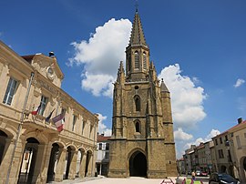 The church and town hall in Boulogne-sur-Gesse