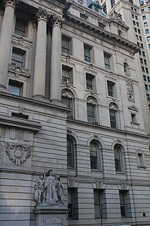 Windows on the eastern part of the facade along Chambers Street