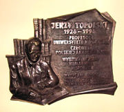Topolski's commemorative plaque