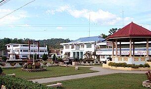 The población of Loboc, Bohol, showing structures typical to most town centres: the plaza, town hall, gazebo, and arena