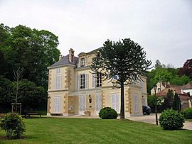 The town hall in Mézy-sur-Seine