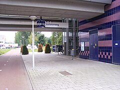 1995 style sign at Isolatorweg station