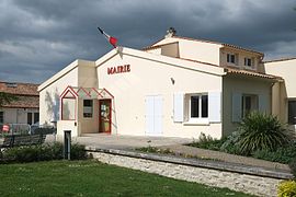 The town hall in Vérines