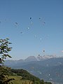 Much paragliding in the sky