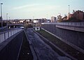 Ungenutzter Trassenabschnitt, der von der Station Waterloo nach Gosselies führen sollte, in Mittellage von Ring 9 und A54 (1984)