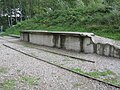 zwei Eisenbahnrampen: a) Todeszug aus Buchenwald ⊙48.2688311.45508 (Isar-Amperwerke-Straße, Dachau), b) Foto ⊙48.2682111.46638, auf Weg zum früheren Lager (westlich des Jourhauses)