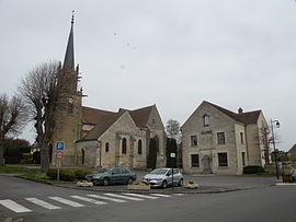 The church and town hall in Ercuis