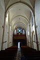 Kirchenschiff mit Orgel