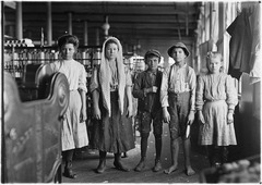 Spinners and doffers in Lancaster Cotton Mills, Lewis Hine 1908