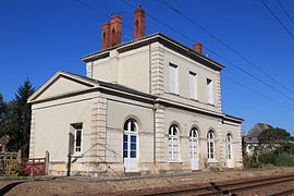 Saint-Martin-de-la-Place railway station