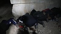 Mit Kabelbindern gefesselte und hingerichtete Zivilisten in einem Keller in Butscha