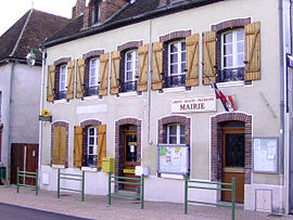 The town hall in Villevallier