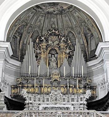 Orgel und Apsis mit der Madonna della Sanità von Naccherino