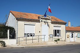 The town hall in Montroy