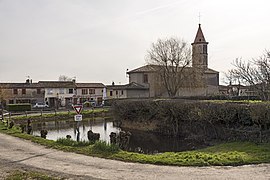 The church and surroundings in Pelleport