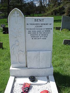 An image of a white marble headstone engraved with "Bent, In treasured memory of Geoff, the dearly beloved husband of Marion and dear daddy of Karen, who died in the aircraft disaster at Munich February 6th 1958 in his 26th year"