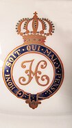 Band des Hosenbandordens und Monogramm des Prinzen Heinrich von Preußen auf dem Essgeschirr des Kaiserlichen Yacht-Clubs