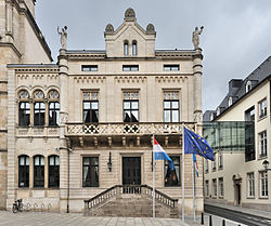The Hôtel de la Chambre is situated on rue du Marché aux Herbes, in the heart of the historic Ville Haute.