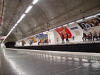 Platforms at Étienne Marcel prior to installation of automatic platform gates