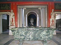Atrium mit Schmuckwanne aus grünem Jaspis (Geschenk von Zar Nikolaus I. an Friedrich Wilhelm IV.)