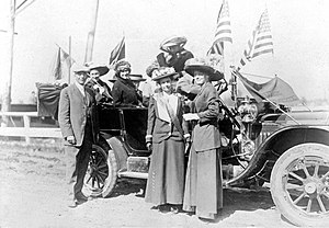 Suffragists campaigning in Wisconsin, June 7, 1916