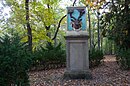 Hirsch-Denkmal, im Wald am Pflasterweg nach Kersdorf
