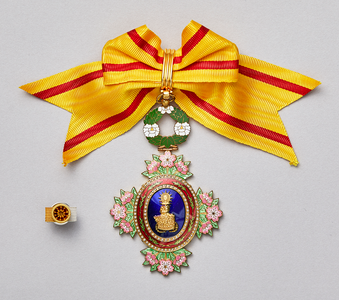 The Order of the Precious Crown, Peony (2nd class)