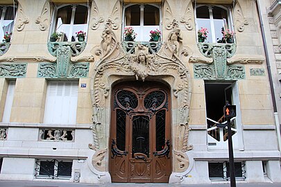 Ceramic façade decoration of Lavirotte Building (Avenue Rapp no. 29) in Paris, designed by Jules Lavirotte and decorated with sculpture and ceramic tiles made by the ceramics manufacturer Alexandre Bigot (1901)