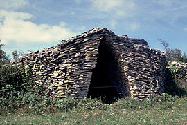 A dry stone hut in Ausseing