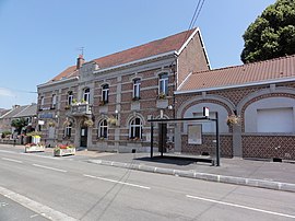 The town hall in Préseau