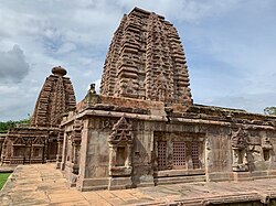 Alampur – Vishwa-Brahma-Tempel (l.) und Veera-Brahma-Tempel (r.)