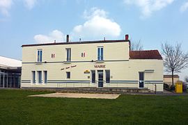 The town hall in Landrais