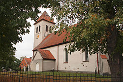 Die einst evangelische und heute katholische Pfarrkirche in Momajny (Momehnen)