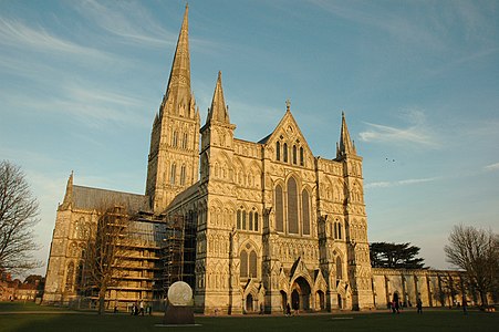 The west front of Salisbury Cathedral (1220–1258). (Spire from 1300 to 1320)