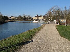 The Loing Canal at Châlette-sur-Loing
