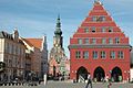 Greifswalder Markt mit Rathaus und Dom