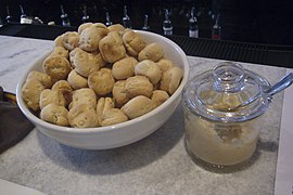 A bowl of oyster crackers