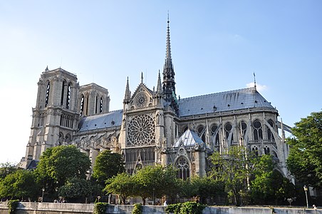 Notre-Dame, showing south rose window and extended flying buttresses around the choir (about 1260)