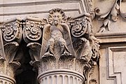 The Clary's eagle mingles with laurel leaves on this composite capital of the Hôtel de Clary (aka stone hotel).