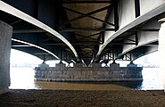 Underside of the bridge in 2009. Image shows how the replacement superstructure was built, with six longitudinal girders, different bracing, etc.
