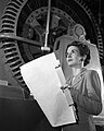 Kitty Joyner, erste Elektroingenieurin der NASA, in Langley 1952