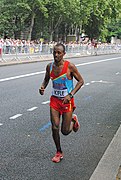 Yonas Kifle (hier beim London-Marathon 2012) schied als Dreizehnter seines Vorlaufs in 13:46,82 min aus